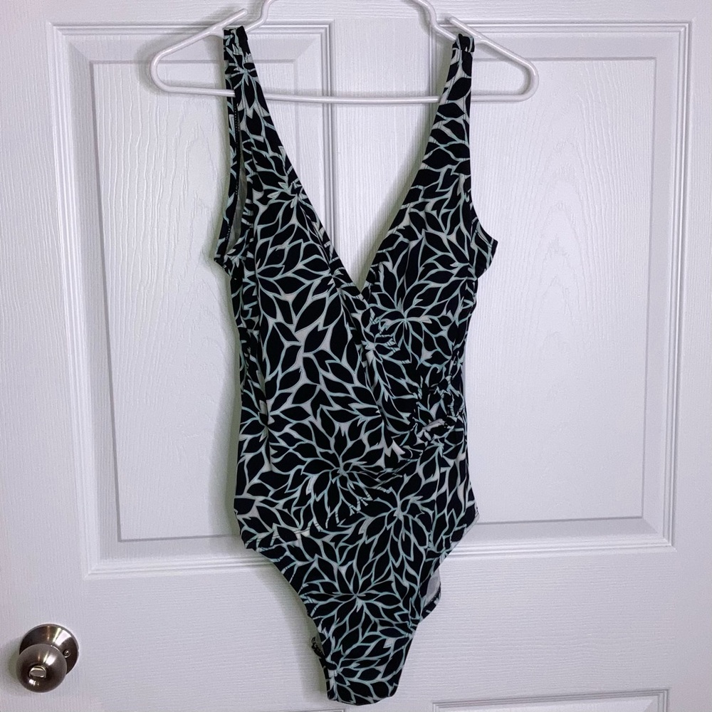 🏖️3/$18 Islander Tropical Floral Swimsuit Bathing Suit 14 - Picture 1 of 3